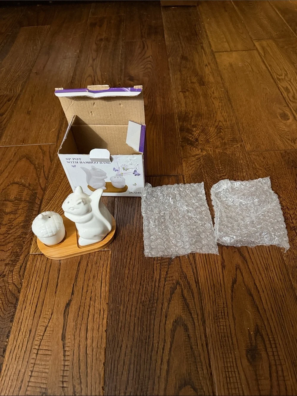 NWT White Ceramic Cat Spice Pot Set with Bamboo Base